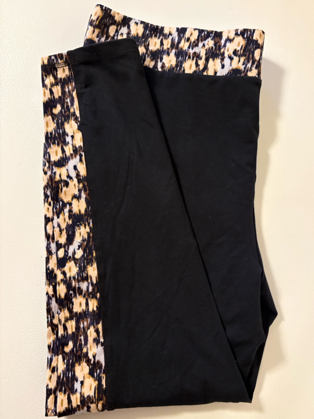 Pocket Leggings with Abstract Animal Print Panel